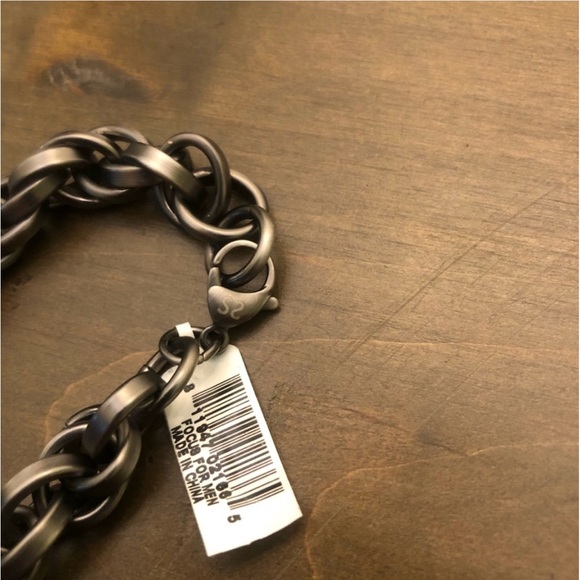 Focus For Men Antiqued Interlocking Bracelet - Picture 10 of 12